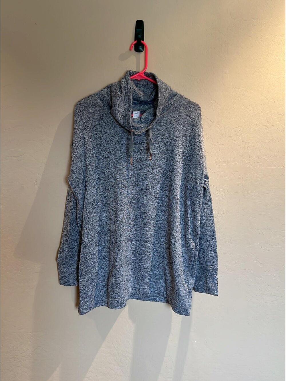 Mock turtleneck long sleeve sweatshirt